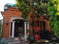 <p class="eigo"><span class="small">愛知県小牧市</span></br>
ゲストハウス F様邸</p>